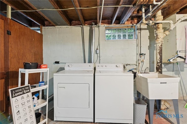 3643 Kershaw Ave, Toledo, OH 43613 - laundry room featuring washing machine and dryer
