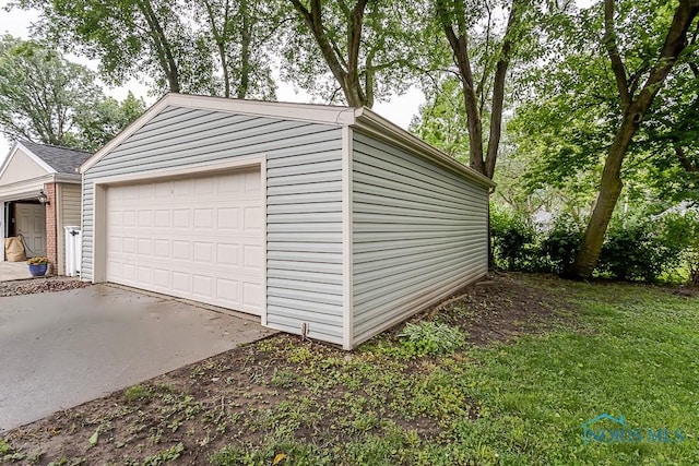 716 Maple St, Perrysburg, OH 43551 - view of garage