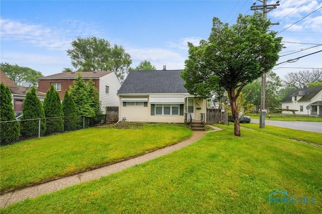 902 Coventry Ave, Toledo, OH 43607 - view of front of property with roof with shingles