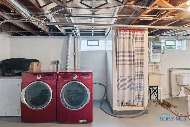 2707 Gunckel Blvd, Toledo, OH 43606 - laundry area with washing machine and dryer and healthy amount of natural light