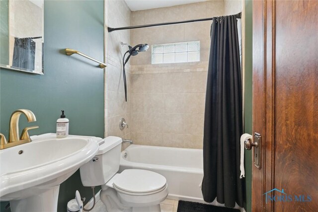 2707 Gunckel Blvd, Toledo, OH 43606 - full bathroom featuring shower / bathtub combination with curtain and tile patterned flooring