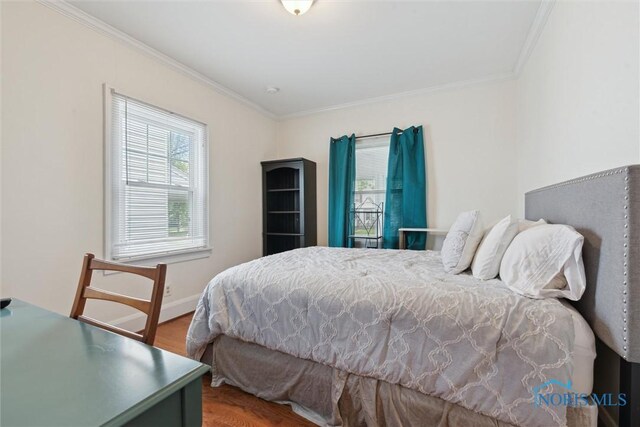 2707 Gunckel Blvd, Toledo, OH 43606 - bedroom with wood finished floors and crown molding