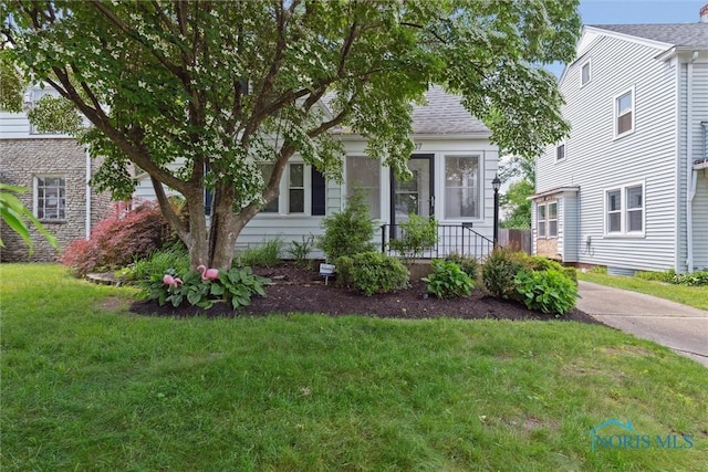 2707 Gunckel Blvd, Toledo, OH 43606 - view of property hidden behind natural elements with a front lawn