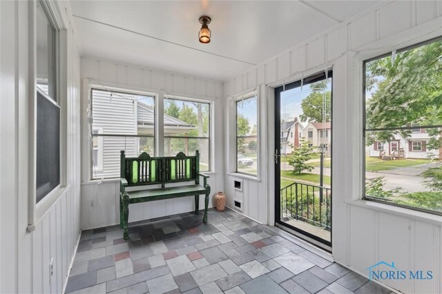 2707 Gunckel Blvd, Toledo, OH 43606 - sunroom / solarium featuring a decorative wall