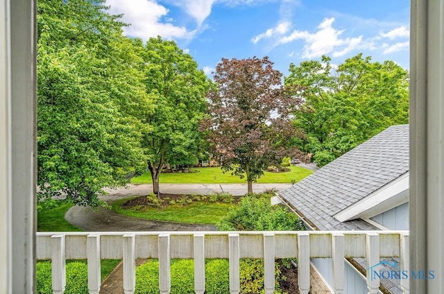 2709 Derby Rd, Ottawa Hills, OH 43615 - view of yard