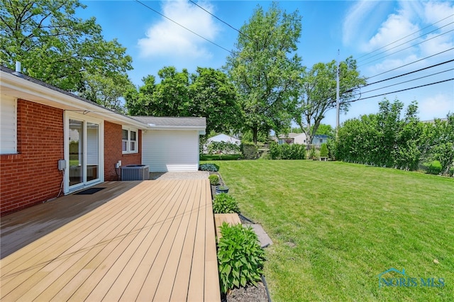 642 Edith Ave, Findlay, OH 45840 - wooden terrace with a yard