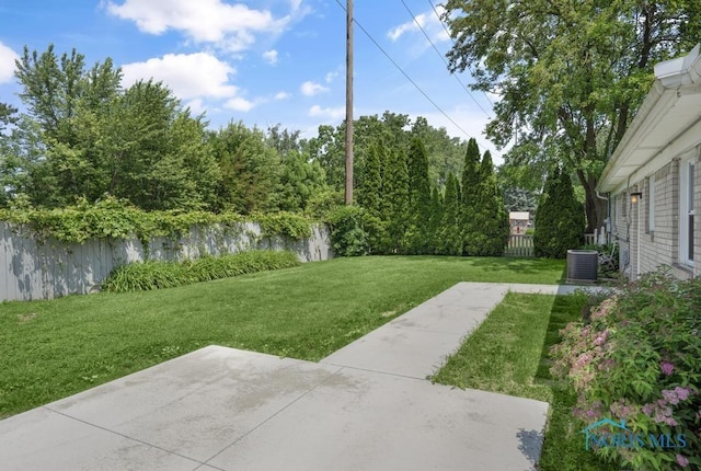 5022 Stengel Ave, Toledo, OH 43614 - view of yard with a patio area