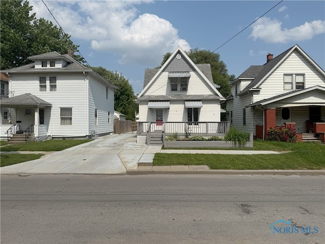 831 Butler St, Toledo, OH 43605 - view of front of property with a front yard, covered porch, and concrete driveway