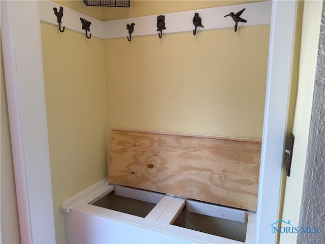 831 Butler St, Toledo, OH 43605 - view of mudroom