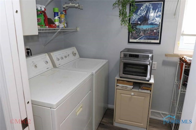 2605 Point Pleasant Way, Toledo, OH 43611 - laundry room featuring independent washer and dryer and wood finished floors