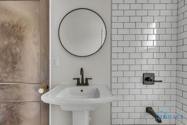 826 4th St, Toledo, OH 43605 - bathroom featuring a sink
