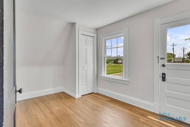 826 4th St, Toledo, OH 43605 - foyer featuring light wood-type flooring and baseboards