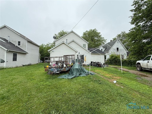 952 Post St, Toledo, OH 43610 - rear view of property with a yard