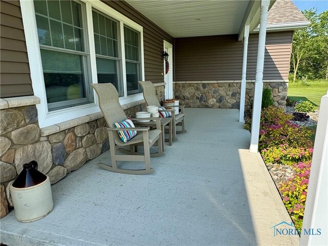 1462 Lee Ann Ave, Defiance, OH 43512 - view of covered porch