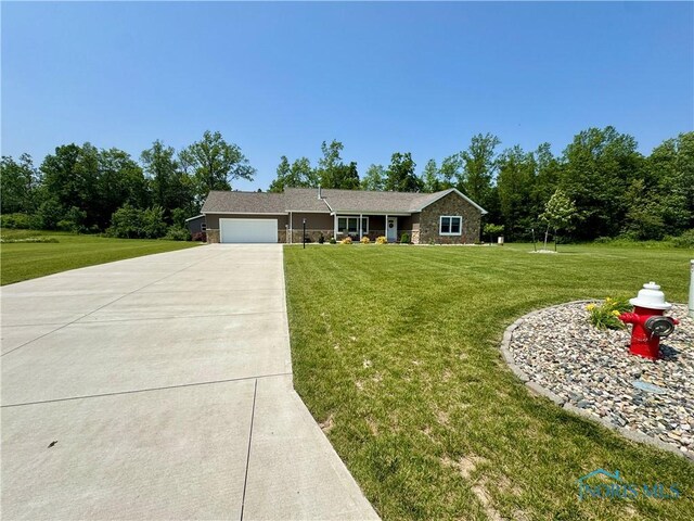 1462 Lee Ann Ave, Defiance, OH 43512 - ranch-style house featuring a front yard, an attached garage, and driveway