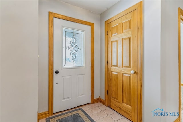 1411 Sawmill Bnd, Findlay, OH 45840 - entrance foyer featuring baseboards