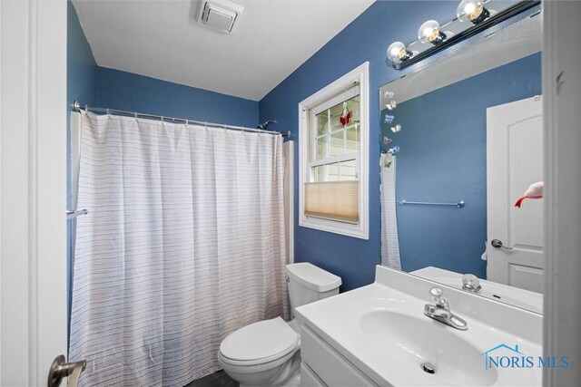 7910 Quail Creek Rd, Maumee, OH 43537 - full bath with vanity and curtained shower