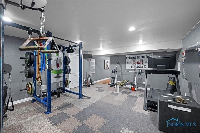 7910 Quail Creek Rd, Maumee, OH 43537 - exercise area with baseboards