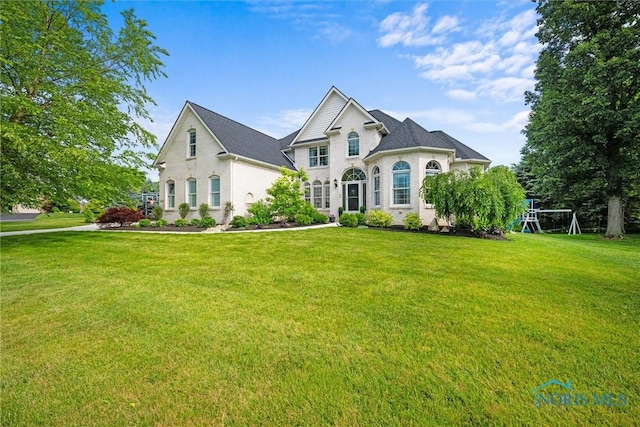 7910 Quail Creek Rd, Maumee, OH 43537 - view of front of property featuring a front lawn