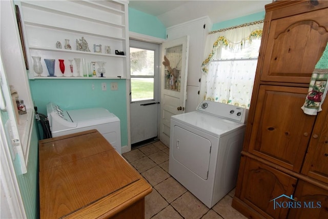 2823 Wicklow Rd, Toledo, OH 43606 - laundry area featuring washing machine and dryer and light tile patterned flooring