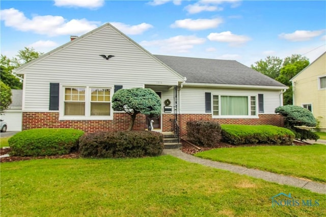 1013 Whittlesey St, Fremont, OH 43420 - bungalow-style home with brick siding and a front lawn