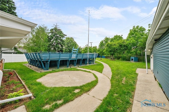 6005 Bahiamar Rd, Toledo, OH 43611 - view of yard