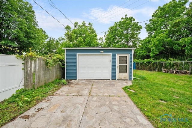 6005 Bahiamar Rd, Toledo, OH 43611 - detached garage featuring driveway