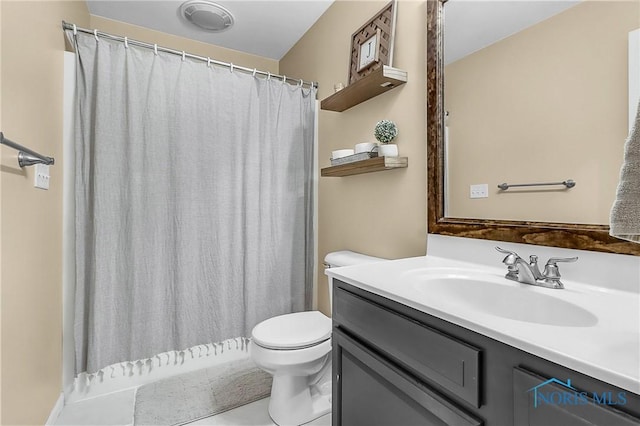740 Tarra Oaks Dr, Findlay, OH 45840 - bathroom featuring vanity and curtained shower
