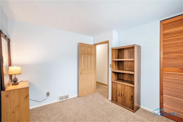 3913 Mcgregor Ln, Toledo, OH 43623 - unfurnished bedroom featuring carpet floors and a closet