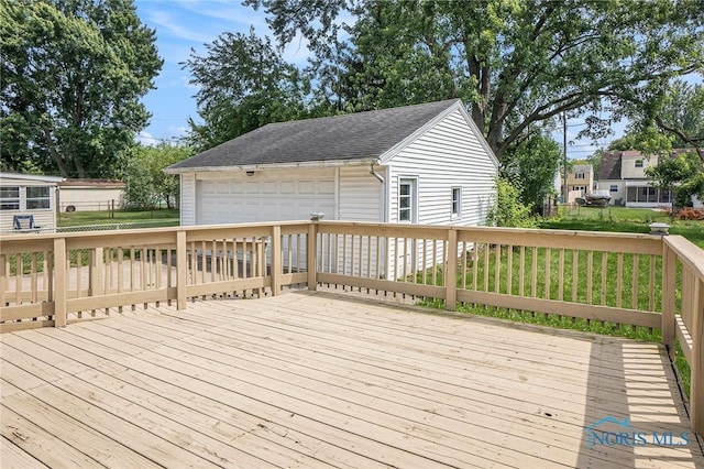 3913 Mcgregor Ln, Toledo, OH 43623 - deck with a garage
