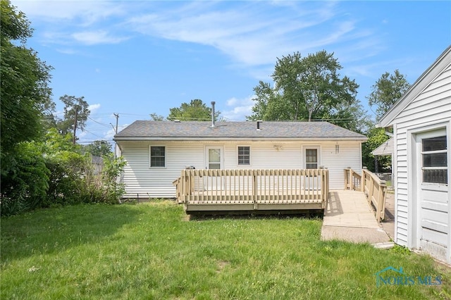 3913 Mcgregor Ln, Toledo, OH 43623 - back of house featuring a yard and a deck