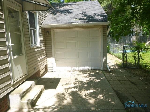 2160 Marlow Rd, Toledo, OH 43613 - garage featuring driveway