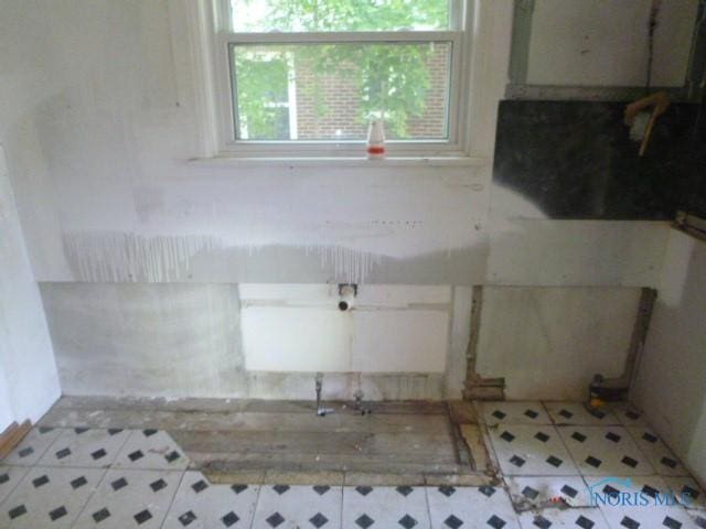 2160 Marlow Rd, Toledo, OH 43613 - bathroom with tile patterned floors