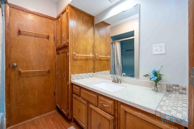 1527 Lockwood Rd, Findlay, OH 45840 - full bathroom featuring wood finished floors and vanity