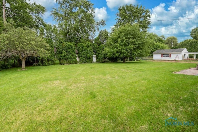1527 Lockwood Rd, Findlay, OH 45840 - view of green lawn featuring an outbuilding