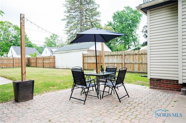 3714 Kershaw Ave, Toledo, OH 43613 - fenced backyard featuring outdoor dining space and a patio area