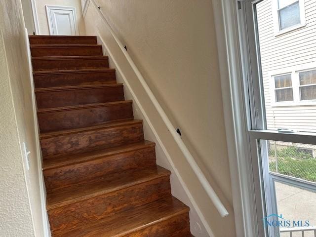 3748 Orono Dr, Toledo, OH 43614 - view of stairs