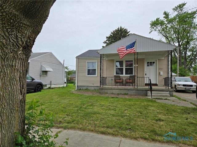 2421 106th Rd, Toledo, OH 43611 - view of front of home featuring a porch and a front lawn