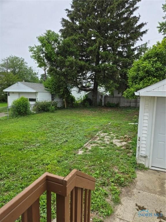 2421 106th Rd, Toledo, OH 43611 - view of yard