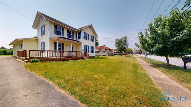 628 W Maple St, Clyde, OH 43410 - view of front facade with a front yard