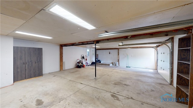628 W Maple St, Clyde, OH 43410 - view of garage