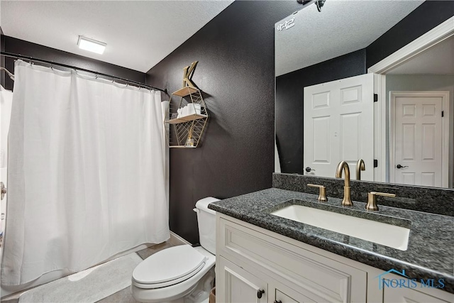 4811 Yosemite Pkwy, Sylvania, OH 43560 - full bath with a textured wall, vanity, and a shower with shower curtain