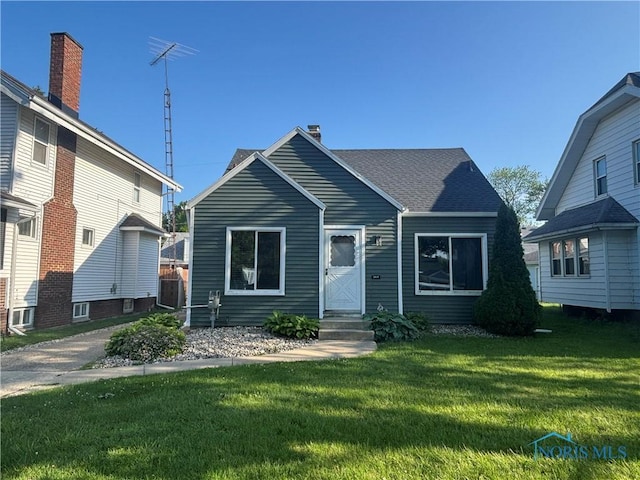 2914 118th St, Toledo, OH 43611 - view of front facade featuring a front lawn
