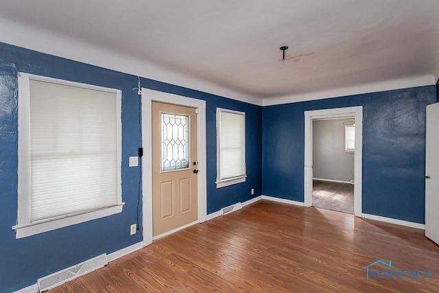 1040 Richland St, Maumee, OH 43537 - entrance foyer with wood finished floors and baseboards