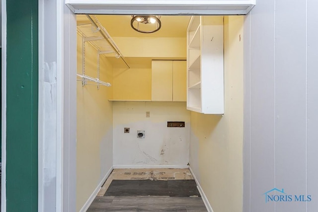 1040 Richland St, Maumee, OH 43537 - washroom featuring electric dryer hookup, washer hookup, and wood finished floors
