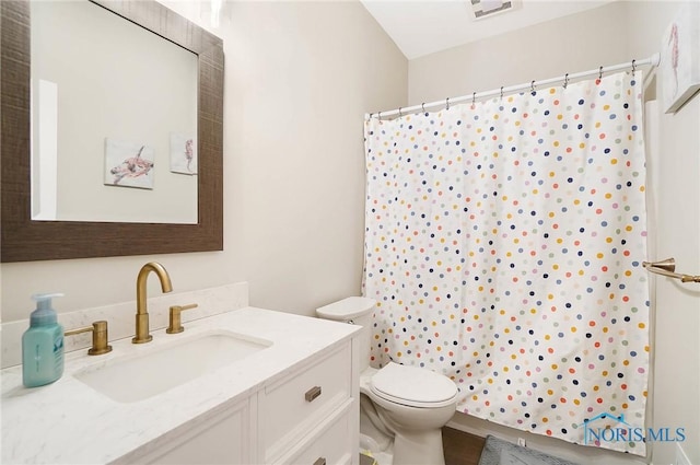 1635 Winterwood Ct, Bowling Green, OH 43402 - full bath featuring vanity and a shower with shower curtain