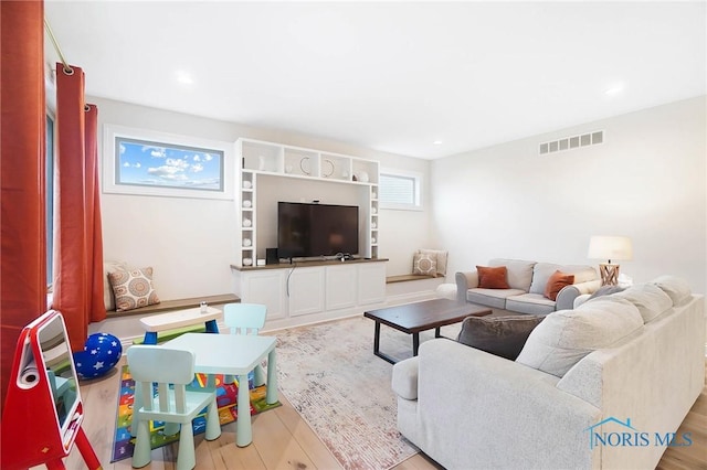 1635 Winterwood Ct, Bowling Green, OH 43402 - living area with wood finished floors and recessed lighting