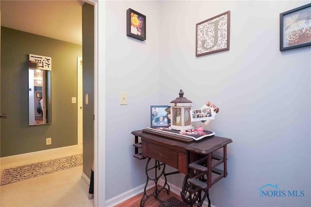 1932 Queenswood Dr Unit U5, Findlay, OH 45840 - hallway with baseboards