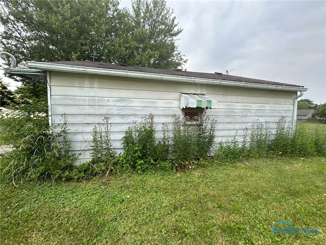 111 Bertha Ave, Clyde, OH 43410 - view of side of property with a yard