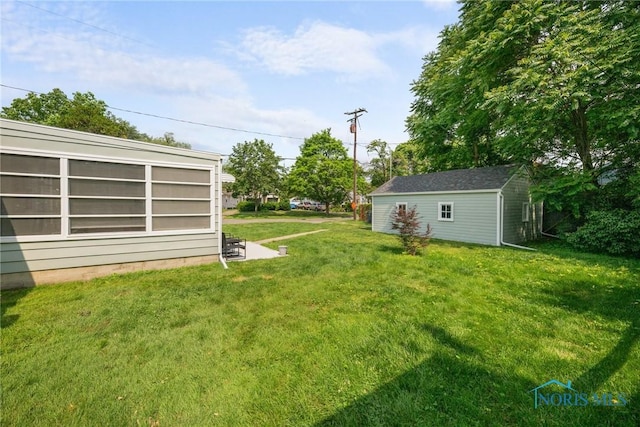 2058 Berkshire Pl, Toledo, OH 43613 - view of grassy yard featuring an outdoor structure